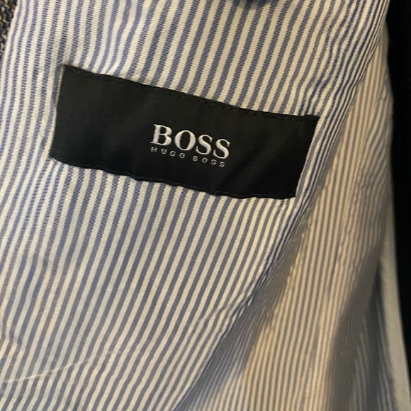 Hugo Boss soft wool blazer 44L - Picture 2 of 6